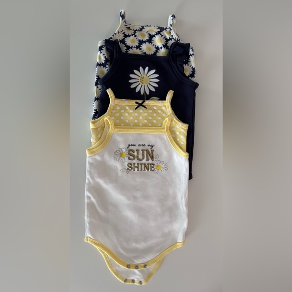 9-12 month old set of 4 onesie bodysuits with Daisy, Sunshine, Polka Dot prints - Picture 3 of 5